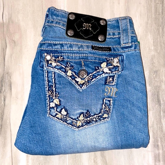 Miss Me Light Blue Wash Signature Rise Capri, Raw Hem 26x22, EUC, $119 MSRP - Picture 3 of 12